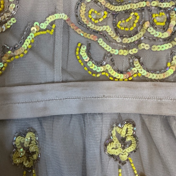 Needle & Thread Tiered Petal Embellished Tulle Dress in Beige Yellow Size 8 - Picture 6 of 15